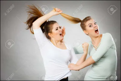 Tu te disputes avec ton amie. Une heure plus tard, que fais-tu ?