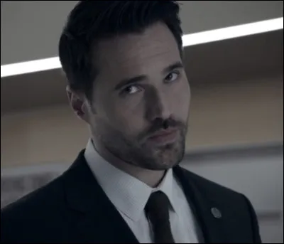 Quel acteur incarne lagent de Hydra, Grant Ward ?