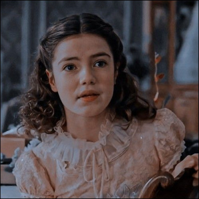 Quel est le nom de la s&oelig;ur de Daphne, qui est passionnée dhistoire ?