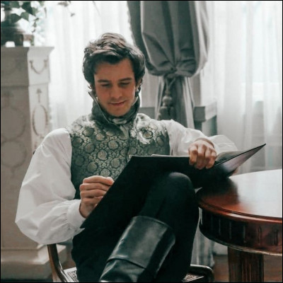 Quel membre de la famille Bridgerton aime dessiner ?