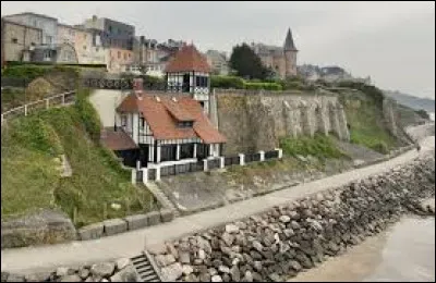 Nous terminons notre balade en Normandie, à Villerville. Station balnéaire sur la Côte de Grâce, au nord du pays d'Auge, elle se situe dans le département ...
