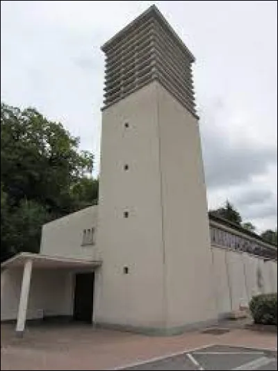 Nous sommes dans le Pays Haut, devant l'église de la Très-Sainte-Trinité, à Moutiers. Commune de l'aire d'attraction de Val de Briey, traversé par le Woigot, elle se situe dans le département ...