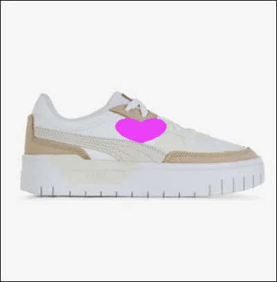 Quelle marque se trouve en-dessous de ce cur ?