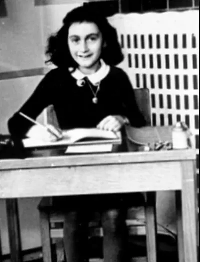 Comment s'appelle l'adolescente juive connue pour son journal, et qui se cachait à Amsterdam pendant l'occupation nazie ?