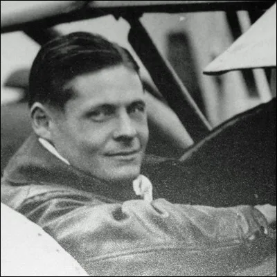 Quelle invention de Lawrence Sperry en 1912 est obligatoire pour les avions de ligne de plus de 20 sièges ?