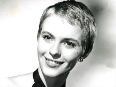 Qui est cet actrice qui joue le r&ocirc;le principal dans le film ''&Eacute;chappement libre'', r&eacute;alis&eacute; par Jean Becker en 1964 ?