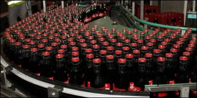 En 2015, 1,7 milliard de bouteilles de Coca-Cola étaient vendues chaque jour.