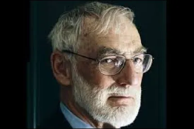 Qui est le premier économiste à évoquer l'idée de décroissance ?