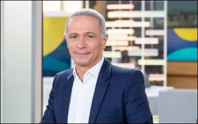 Dans quelle émission de jeu le journaliste et animateur Samuel Etienne s'est-il souvent blessé par maladresse à chacune de ses participations ?