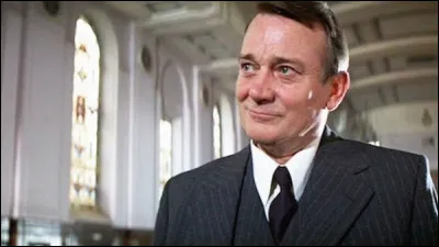 Dans quelle saga cinématographique rencontre-t-on le personnage de Marcus Brody, joué par Denholm Elliott, un conservateur de musée maladroit ?