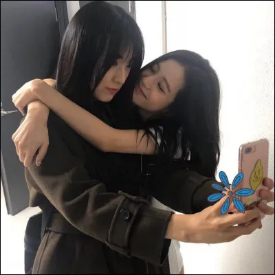 Comment s'appellent le frère et la sur de Jisoo ?