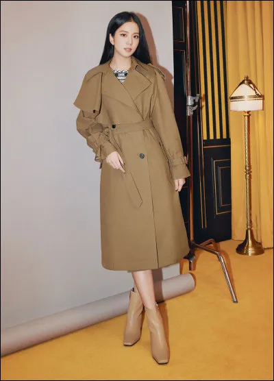 À quel âge intègre-t-elle YG Entertainment ?