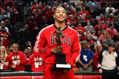 Quand Derrick Rose jouait à Chicago, quel numéro portait-il ?