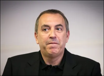 Qui est cet animateur radio, auteur du livre ''Le bal des faux-culs'' ?