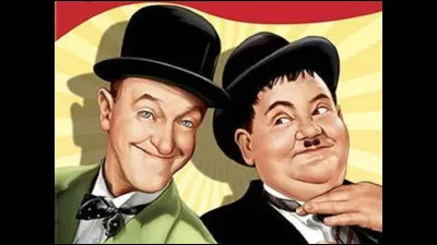 H : Hache de charpentier ou de tonnelier, à fer recourbé !