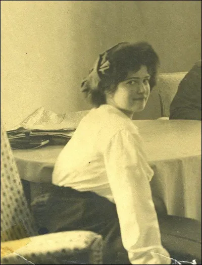 Qu'est-ce qui protège pendant un temps Maria des balles ?