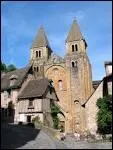 Site remarquable, dans lequel un village s'accroche aux pentes escarpes des gorges de l'Ouche. Une magnifique glise romane aux prodigieux trsors, une abbaye, de vieilles maisons couvertes de lauzes