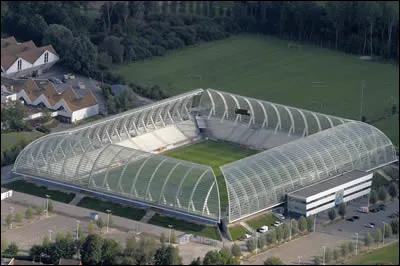 ''Le stade de la Licorne'' d'Amiens est situé dans quel département ?