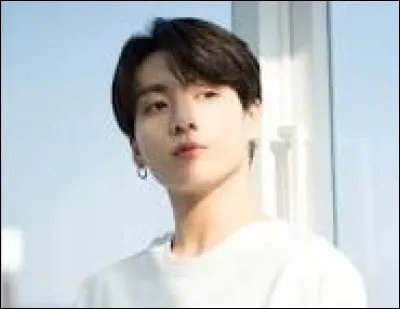 À quel âge Jungkook a-t-il commencé la musique professionnellement ?