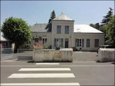 Petit village Sarthois de 64 habitants, dans le Saosnois, Peray se situe en région ...