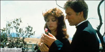 Séries télé : Dans "Les oiseaux se cachent pour mourir", comment s'appelle la propriété spécialisée dans l'élevage de moutons dans laquelle Meggie Cleary rencontre le père Ralph de Bricassart ?