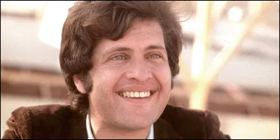 Dans quelle ville des États-Unis est-il enterré ?