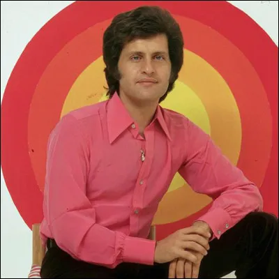 En 2022, quel artiste rend hommage à Joe Dassin en lui dédiant un album ?
