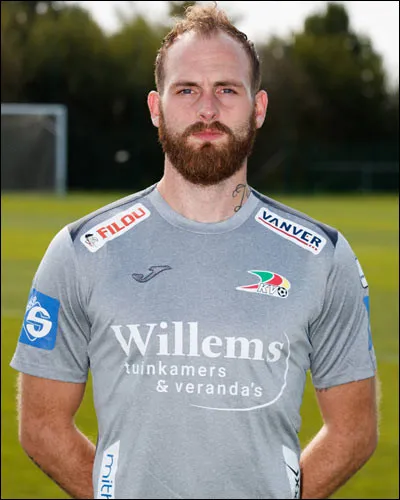 Dans quel club n'a jamais joué Mike Vanhamel ?