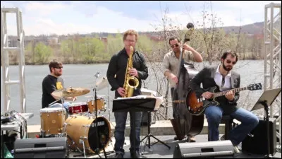 Quel est le nom donné à un ensemble de jazz composé de 4 musiciens ?