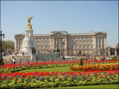 Comment sappelle le fleuve qui traverse la ville ?