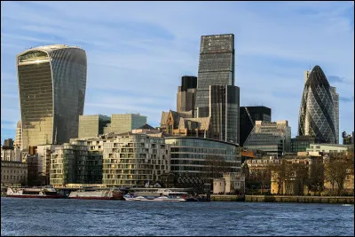 Combien de touristes la ville accueille-t-elle par an ?