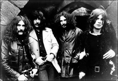 À quel genre musical est associé le groupe Black Sabbath ?