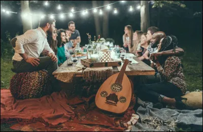 À la plage, tu retrouves tes amis, qui ont décidé de fonder un groupe de musique ! Ils te demandent de quel instrument tu voudrais jouer...