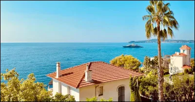 Vous êtes arrivés dans votre jolie maison, à deux rues de la plage ! En y entrant, tu penses qu'une maison est parfaite, du moment qu'elle a...