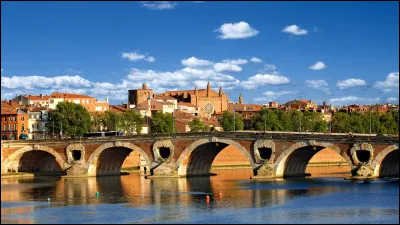 Je suis une ville, une métropole européenne dynamique et attractive située au sud-ouest de la France 
Que suis-je ?