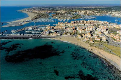 Quelle est cette station balnéaire d'un cap de Méditerranée, capitale du nautisme et du naturisme ?