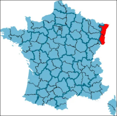 Cette région se distingue par ses magnifiques villages pittoresques, tels que Colmar et Riquewihr, aux maisons à colombages colorés. Quelle est-elle ?