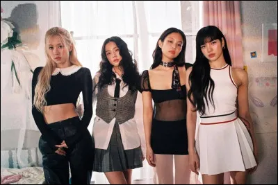 Laquelle des membres de Blackpink a publié sa première chanson solo ?