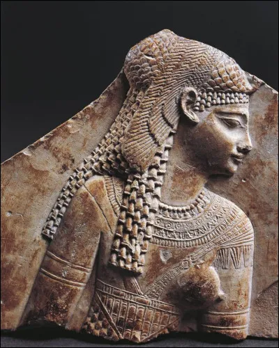 Cléopâtre appartient à la dynastie du général macédonien Ptolemée.