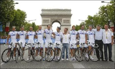 Combien d'quipes ont finit la course avec 9 coureurs donc sans abandon ?