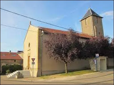 Vous avez sur cette image l'église Saint-Epvre, à Tronville. Village de l'arrondissement de Toul, il se situe dans le département ...