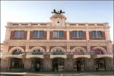 Quel peintre surréaliste a décrété que que la gare de Perpignan était le centre du monde ?