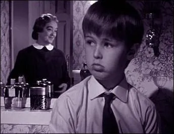 Dans 'Confessions  un cadavre' (1965), de quel tablissement revient le petit garon dont Bette Davis est la nounou ?