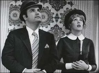 Qui incarne la nanny dans 'Every little crook and nanny' ?