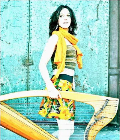 Quel nom donne-t-on à une jeune fille vierge, candide et naïve ?