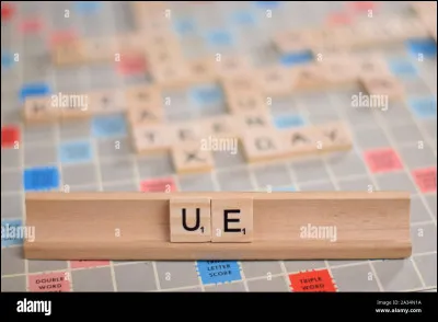 Parmi ces quatre drapeaux, lequel est celui de l'UE ?