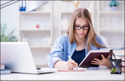 Tu sors enfin du collège ! Tu as un contrôle le plus dur de l'année à réviser pour le lendemain ! Comment le révises-tu ?