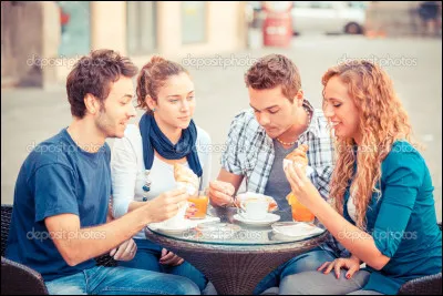 Ton heure se passe en perm du coup ! Après cette heure tu rejoins tes amis à la cantine ! De quoi parles-tu avec eux ?
