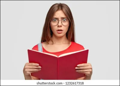 À ce cours d'histoire, le prof rend le dernier contrôle ! Tu as 20/20 et tu es le (la) seul(e) de la classe ! Le prof te félicite devant tout le monde ! Quelle est ta réaction ?