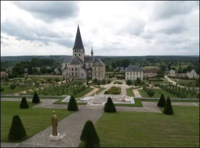 Quelle ville en Q n'est pas située dans le département du Finistère ?